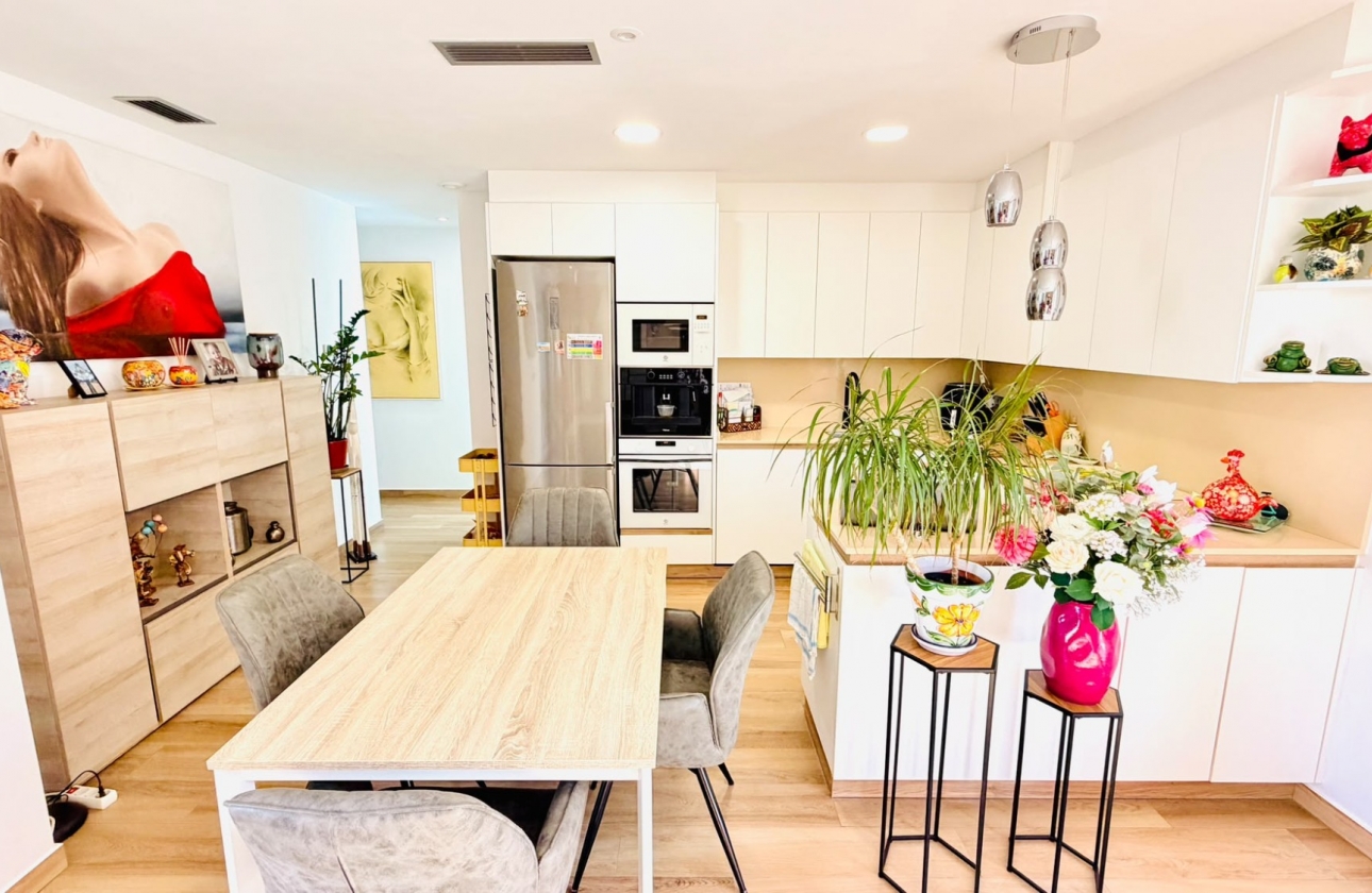 Reventa - Villa - Los Montesinos - La Herada