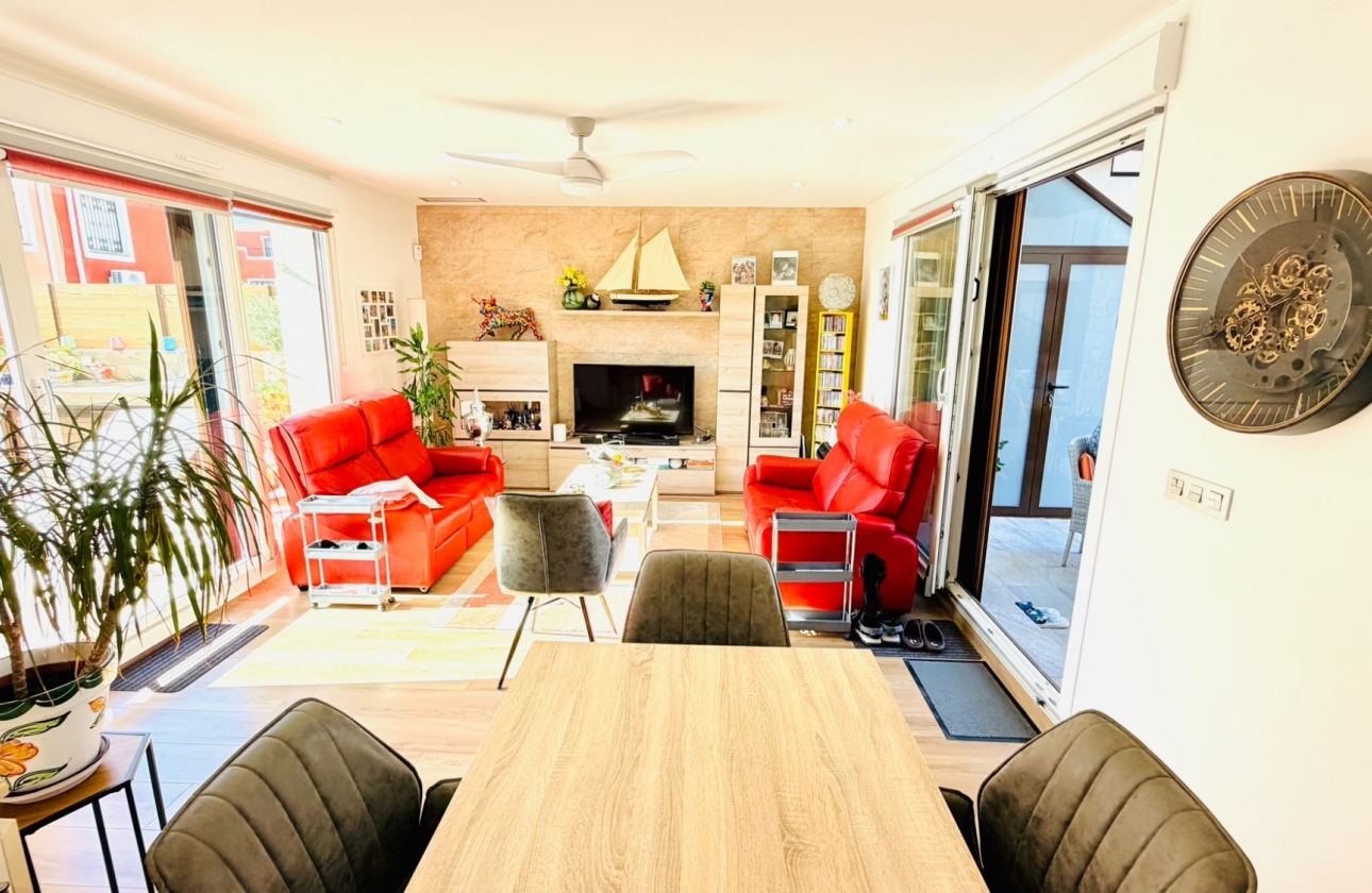 Reventa - Villa - Los Montesinos - La Herada