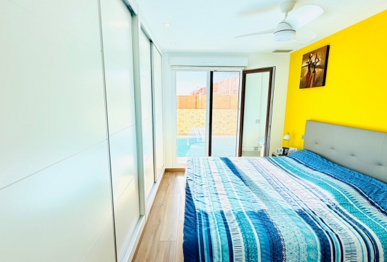 Reventa - Villa - Los Montesinos - La Herada