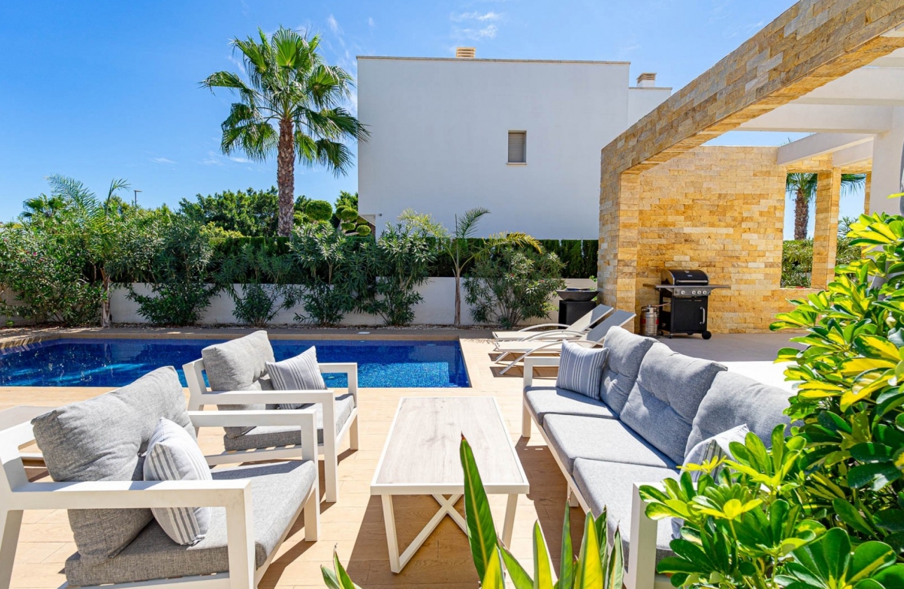 Reventa - Villa - Ciudad Quesada - Doña Pepa