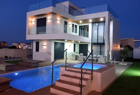 Obra nueva - Villa - Orihuela Costa - Campoamor