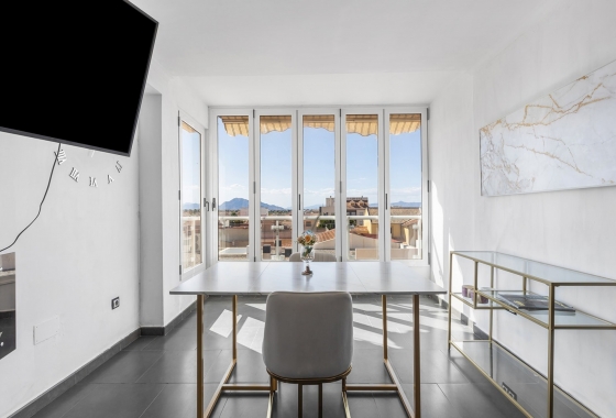 Resale - Apartment / flat - Daya Nueva