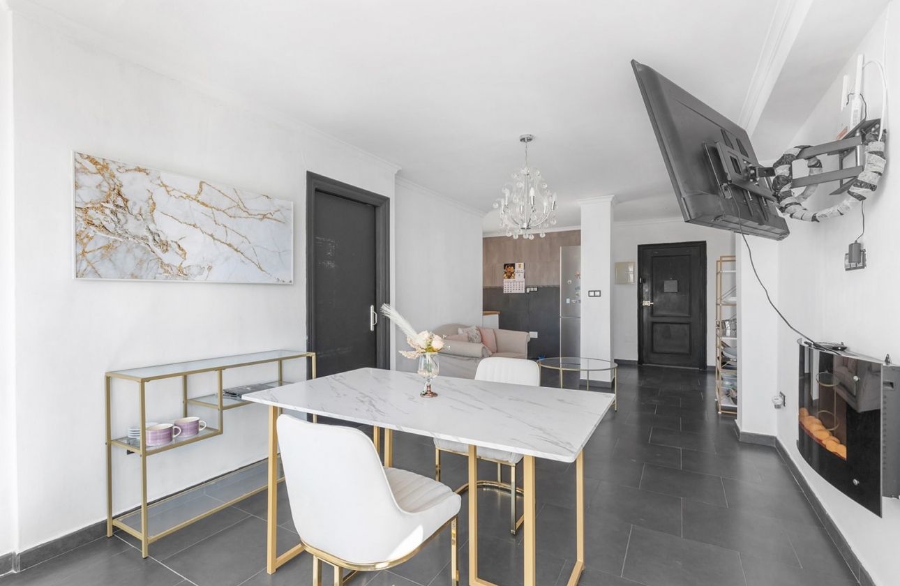 Resale - Apartment / flat - Daya Nueva