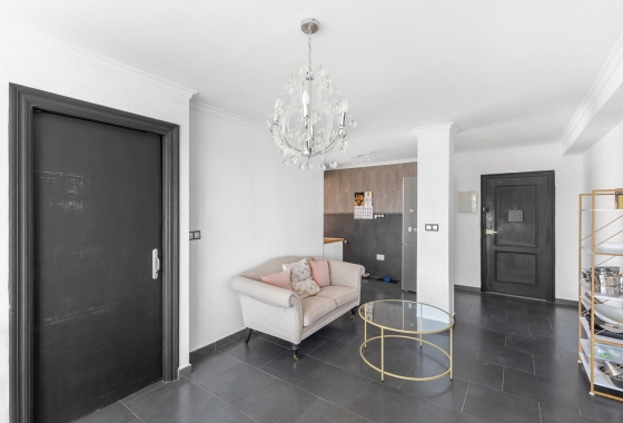 Resale - Apartment / flat - Daya Nueva