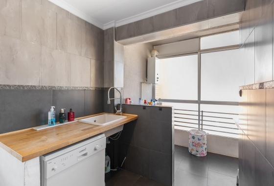 Resale - Apartment / flat - Daya Nueva