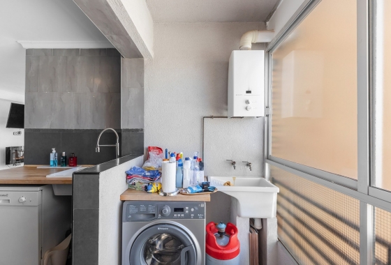 Resale - Apartment / flat - Daya Nueva