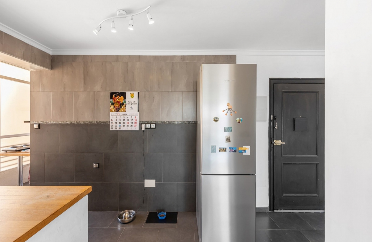 Resale - Apartment / flat - Daya Nueva