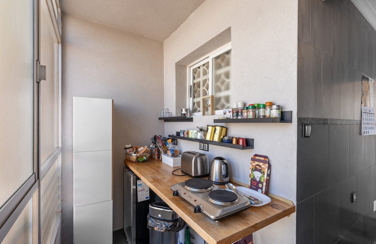 Resale - Apartment / flat - Daya Nueva