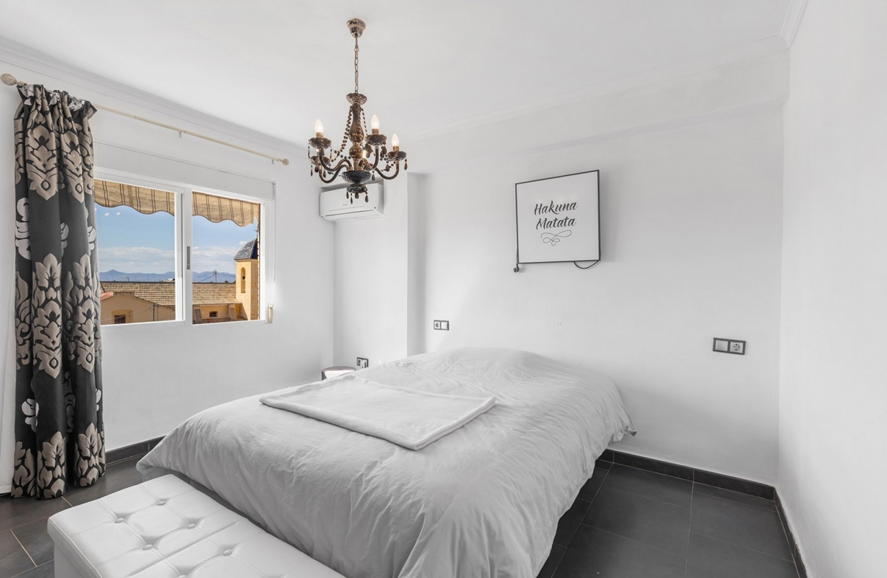 Resale - Apartment / flat - Daya Nueva