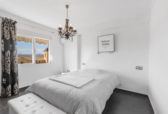 Resale - Apartment / flat - Daya Nueva