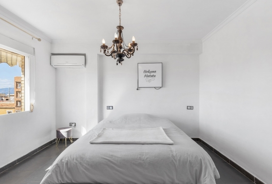 Resale - Apartment / flat - Daya Nueva