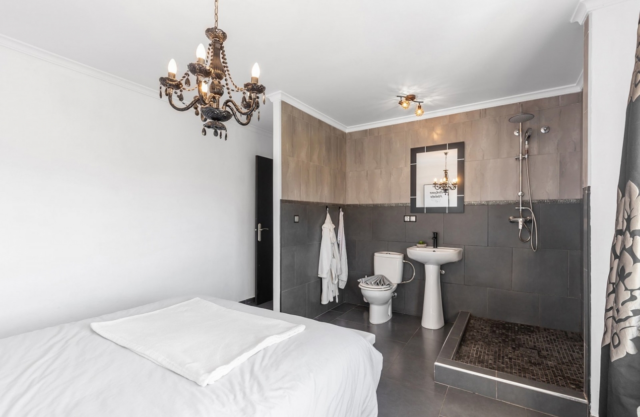 Resale - Apartment / flat - Daya Nueva