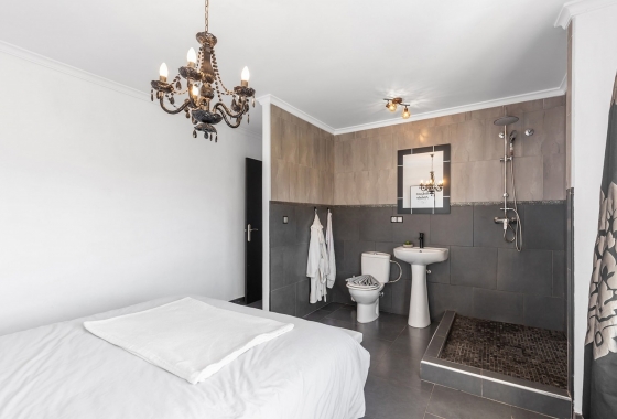 Resale - Apartment / flat - Daya Nueva