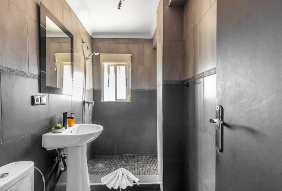 Resale - Apartment / flat - Daya Nueva