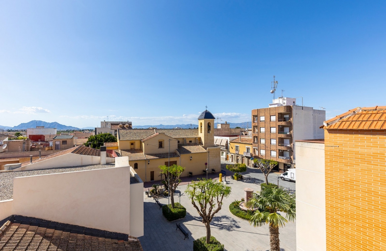 Resale - Apartment / flat - Daya Nueva